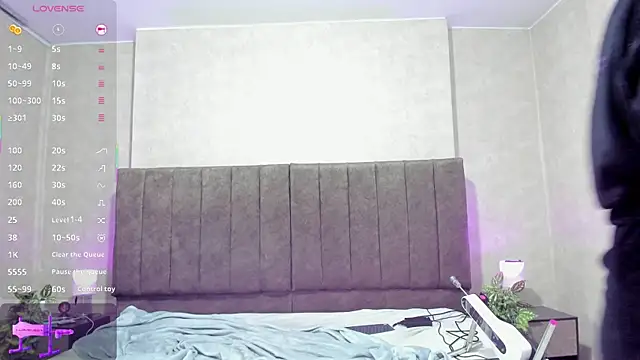 LanaMills_'s cam snapshot