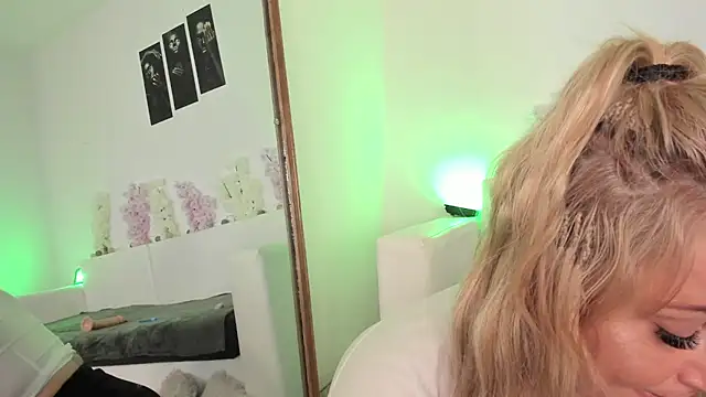 HoneyKissy's cam snapshot