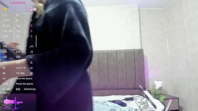 LanaMills_'s cam snapshot