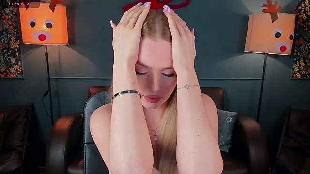 AvroraGoldie's cam snapshot