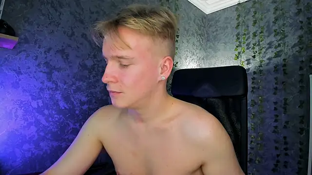 AlexxSweet live sex cam