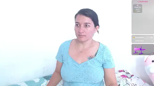 Emelyross_'s cam snapshot