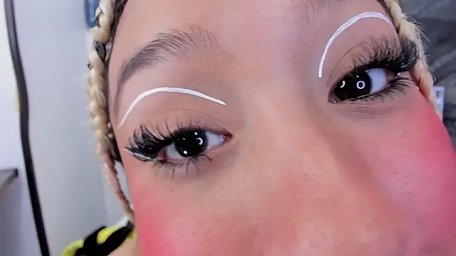 miss_danika's cam snapshot