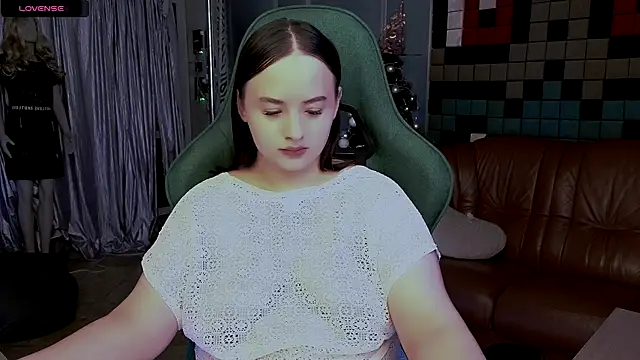 LaraBenson_'s cam snapshot