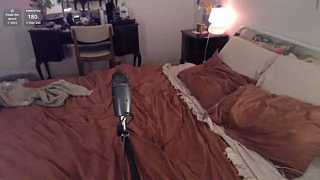 Lenas_Room's cam snapshot