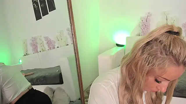 HoneyKissy's cam snapshot