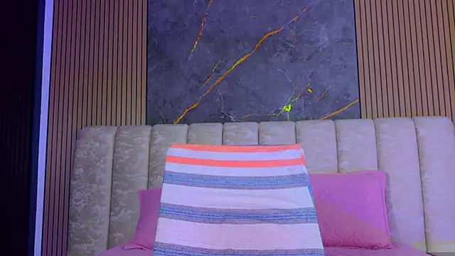 mia_scot's cam snapshot