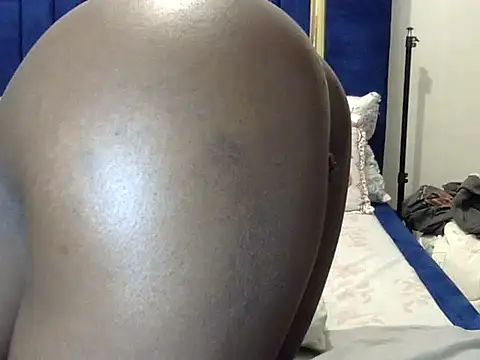 Playroom_queen's cam snapshot