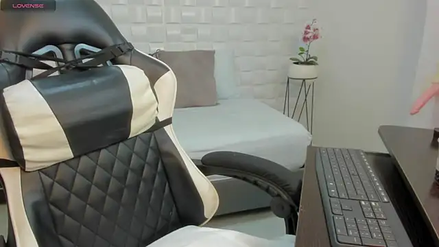 yulitza1025's cam snapshot