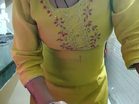 LovingPihu's cam snapshot