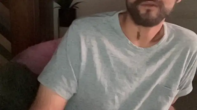 MakeMeAwareAah's cam snapshot