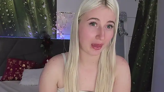 HollyTailors's cam snapshot