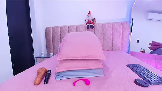 Auroraa_miller's cam snapshot