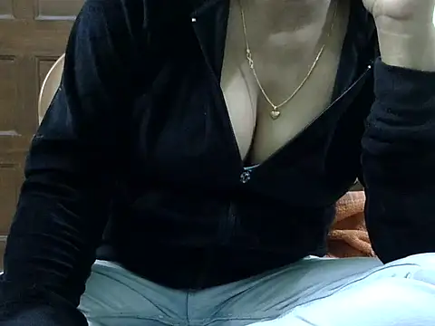 CHAMELI4747 live sex cam