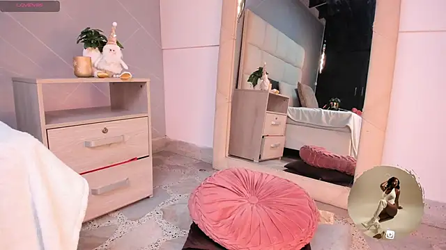 SaraMonroe1's cam snapshot