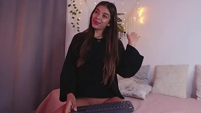 Nicolle_swt's cam snapshot