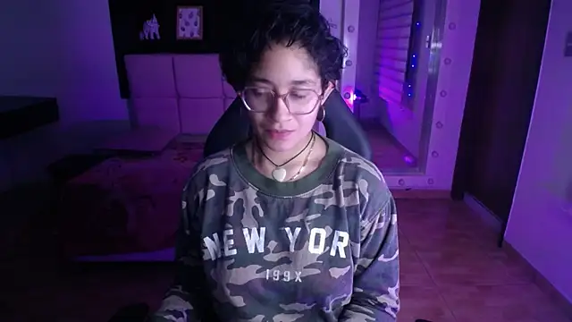 Lili_Gomez_'s cam snapshot