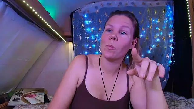 CallMeMaria's cam snapshot