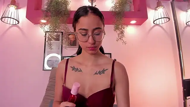 Alana_Martinez_'s cam snapshot