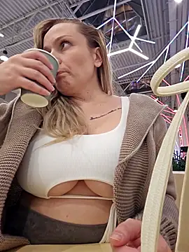 Bondgirl_013's cam snapshot