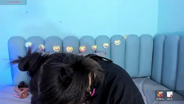 curvy_rousi's cam snapshot