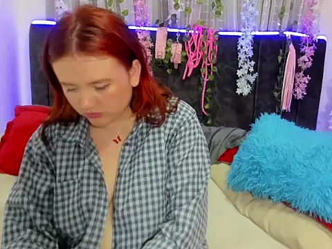 AliaMiller_'s cam snapshot