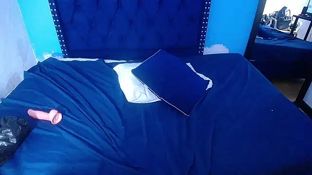 kinky_redhead18's cam snapshot