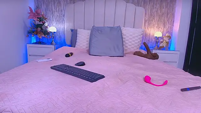 sofi_hils's cam snapshot