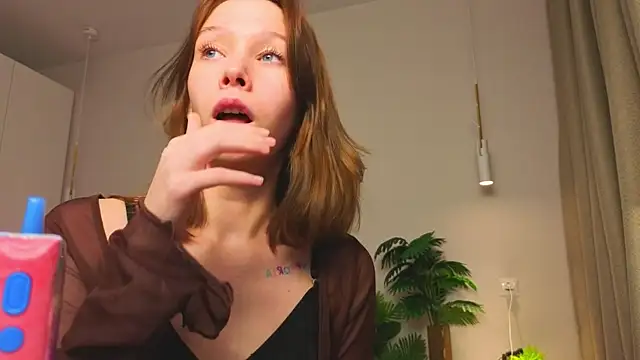 LilyPoetry_'s cam snapshot