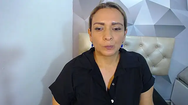 Milf-Prettyboobs's cam snapshot