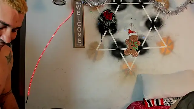 StephaniaAndRandy's cam snapshot