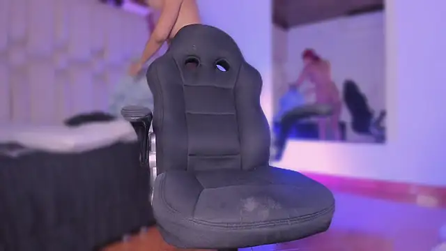 Emmily_Savage's cam snapshot