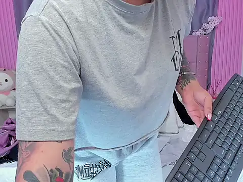 Nayla-Mouna's cam snapshot