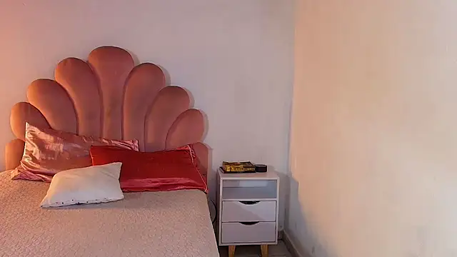 MiaColucci18's cam snapshot