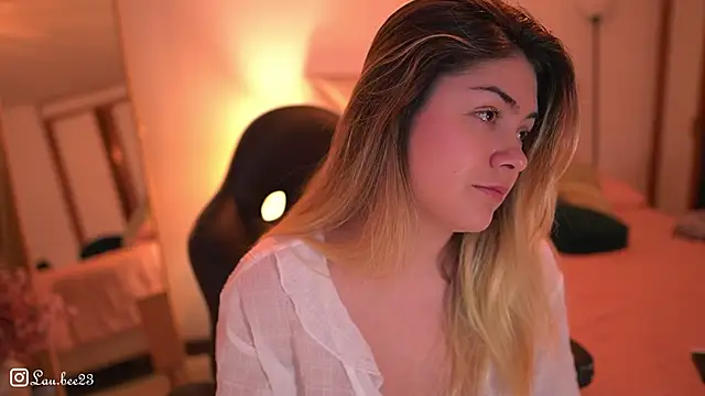 Lau_Bee live sex cam