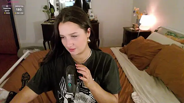 Lenas_Room's cam snapshot