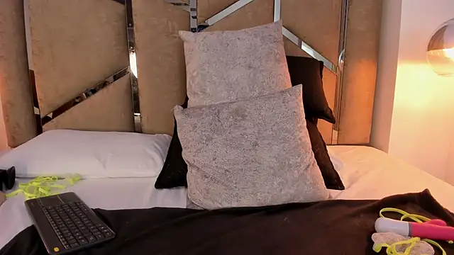 Martinaa_Jones_'s cam snapshot