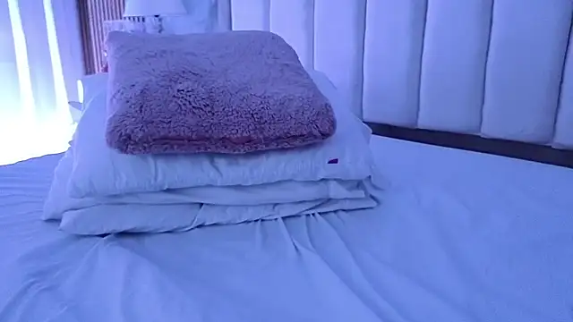 LunaRosse_'s cam snapshot