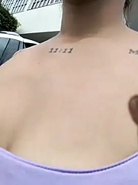 roxyrougee's cam snapshot