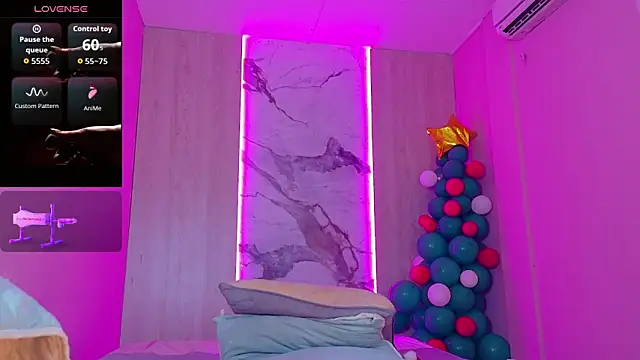 Charlotte_Love10's cam snapshot