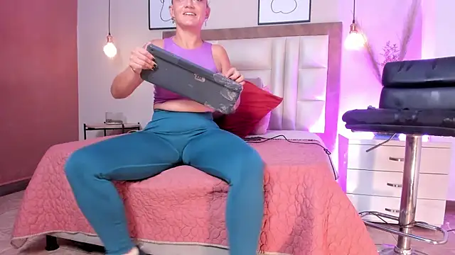 EloiseQuinn's cam snapshot