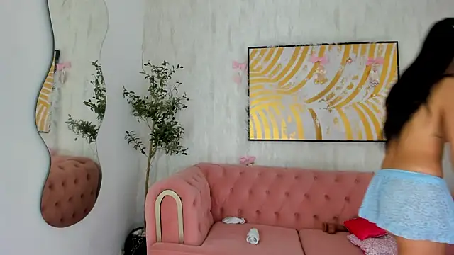 Krissi_latore's cam snapshot