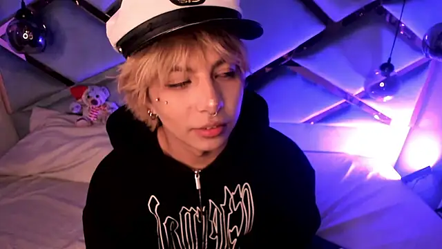 OliIverr22's cam snapshot