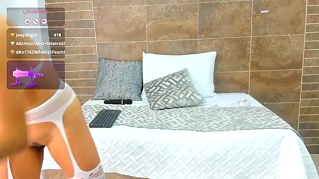 coniie_jhons's cam snapshot