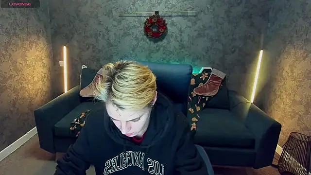 RoxyFlamee's cam snapshot