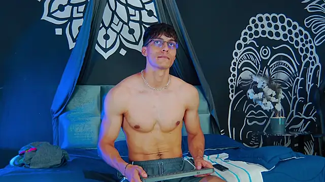 AlessioVitale live sex cam