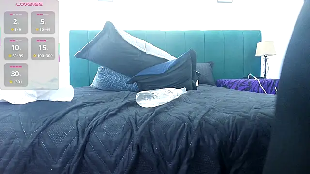 Alisse_Moore's cam snapshot