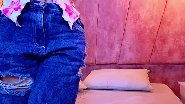 CharlotteandTaylorr's cam snapshot