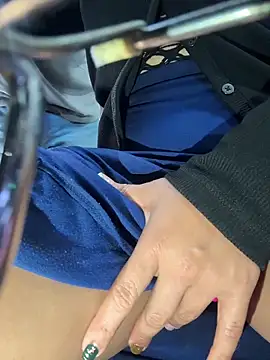 Kay_LustyWife live sex cam