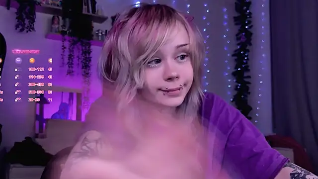 Lollyshy live sex cam